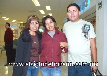 25102006
Del DF llegaron Cristy Palacios, Rocío Lara y Sergio Monárrez.