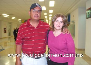 25102006
María Fernández viajó a la Ciudad de México, la despidió Salvador Sánchez.