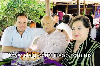 Mauricio Mafud, Fernando Mafud y Myrna K. de Mafud.