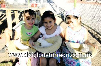 Regina González, Ivana Torres e Isabella Dávila.