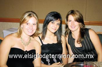 Silvia de Martínez, Sonia Mansur y Laura de Mansur.