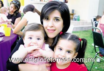 Elida, Natalia y Esteban Silva.