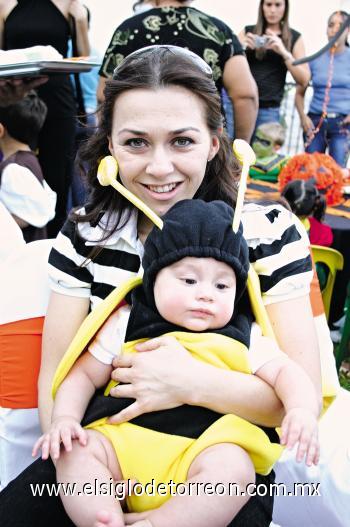 Liliana Giacomán con su hijo Santiago.