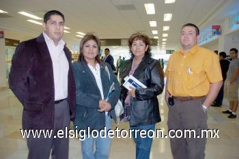 29102006 
Verónica Muñiz, Laura de Lara, Gustavo Carrillo y Fernando Romero viajaron al DF.