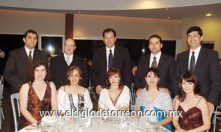 28102006
Óscar y Norma Sánchez, Alberto y Sandra Estrada, Javier y Pitty Orduña, Abelardo y Norma Castrejón, Francisco y Bety Huerta