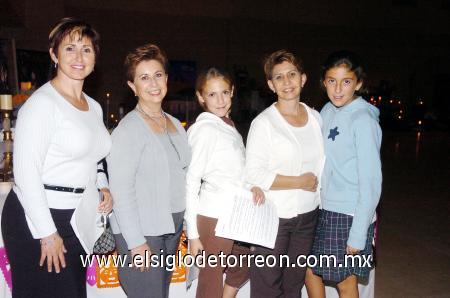 03112006 
Mary Pily Rivera de Sifuentes, Carmen de Fernández, María Jimena Sifuentes, Lolita de Cavazos y Camila Guerrero.