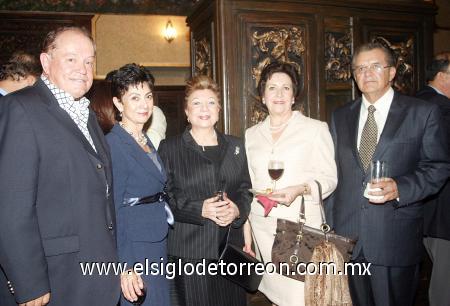 04112006 
Inés Collier, Lolita Castro, Mora, Héctor y Cristina Fernández Aguirre