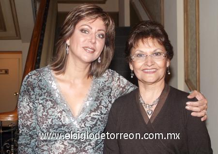 04112006 
 María Luisa Barrueto de Pérez y Claudia Máynez