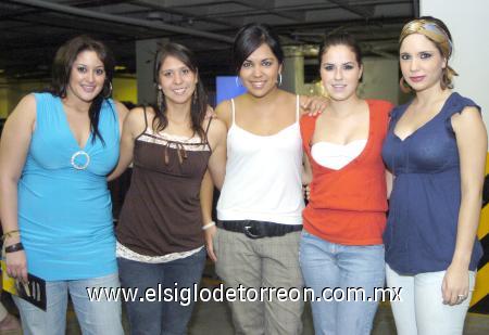 07112006
Cecy Verástegui, Arely Gómez, Karla Gómez, Susana Garza y Karla de Braña.