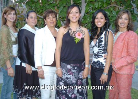 07112006
Marcela Ramírez Fernández junto a Gaby Ramírez, Luz Fernández de Ramírez, Lily Dugay de Urraza y Elizabeth Urraza de Dugay, anfitrionas de su despedida por su próxima boda con Luis Urraza Dugay.