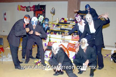 05112006 
Alejandro Aguilar, Eduardo Jaidar, Jesús Viesca, Alfredo González, Roberto Escalante, Martín Tricio, Adolfo Fernández, Neto Mijares y Gerardo Rosas dedicaron su altar a El Santo.