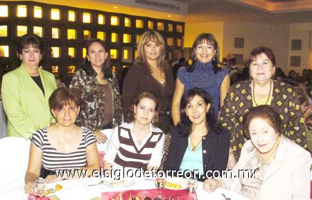 08112006
Laura Robles, Laura García, Patty Alburquerque, Adelina de González, Dora Obregón, Pilar Sánchez, Sandra Robles, Lydia Orozco y Margarita Ramos.