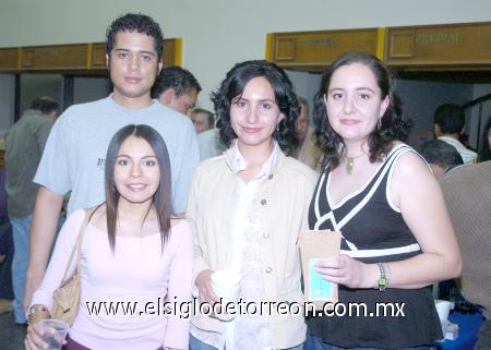 13112006
Alex Esquivel, Teresa Hernández, Laura y Paty Hernández