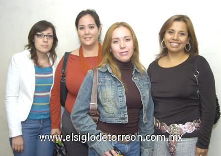 15112006
Lucy Pámanes, Aída Ibarra, Cony Barraza y Bárbara de la Paz.