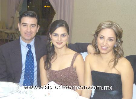 16112006
Guillermo Mesta, Alejandra Jaik de Mesta y Emma Domínguez.