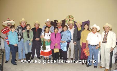 20112006
El Club Sembradores de Amistad conmemoró el aniversario de la Revolución Mexicana.