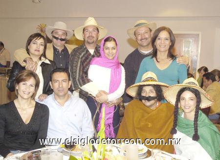 20112006
Francisco y Miriam Díaz de León, Gabriel y Zaide Viesca, Gustavo y Lourdes Guerrero, Eduardo y Lucy Gama, Javier y Bety Martínez.