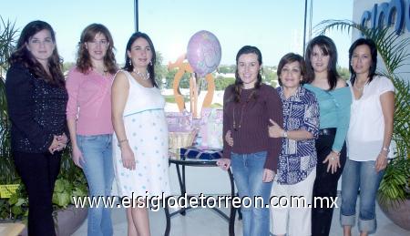 19112006 
Maribel González de Saldaña junto a Lupita de Villalobos, Olguita de Mota, Hortencia de Casán y Monse de Saracho, en la fiesta de canastilla que le ofrecieron Loreto de Cruz y Mary Carmen de Silveira.