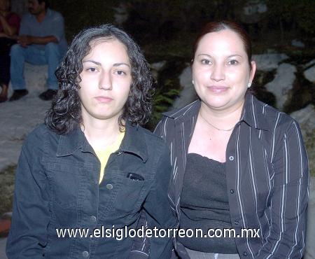 19112006 
Irma y Cinthya Magallanes.