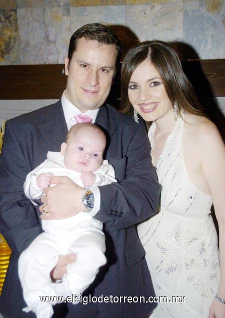 26112006 
Ana Isabel González Hernández fue festejada por sus padres, Alberto y Norma.