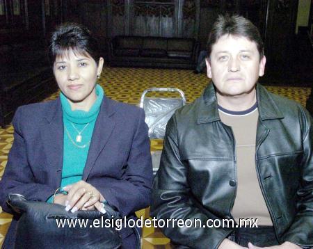 26112006 
Gerardo Martínez y Araceli de Martínez.