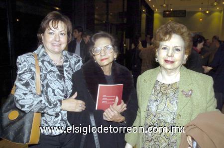 26112006 
María Isabel Saldaña, Margarita V. de Saldaña y Olivia V. de Arriaga.