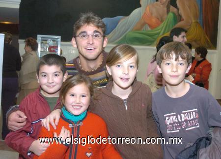 28112006
Griff Colegrove, Gabriel López, Marli López, Bárbara y Ricky Sánchez.