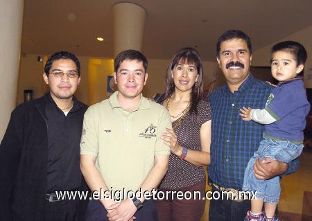 28112006
Iván Samaniego, Iván S. Becerril, Juan Antonio Chávez, Trini Ortega y Nidia de Samaniego.