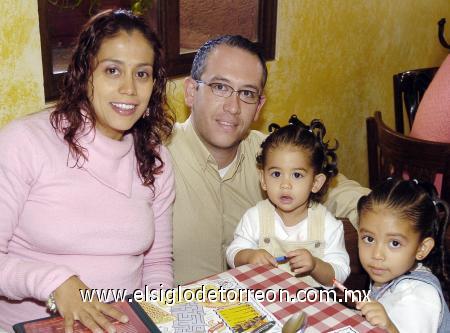 25112006 
 Eduardo Gámez Perla Orduña, Melisa y Melina Gámez Orduña