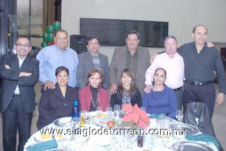 30112006
Octavio Salmón, Martha González de Gámez, José Gámez, Rafael y Patricia Elías, César y Rocío Martínez, Jaime y Cacho Ramírez y Gerardo Bañuelos