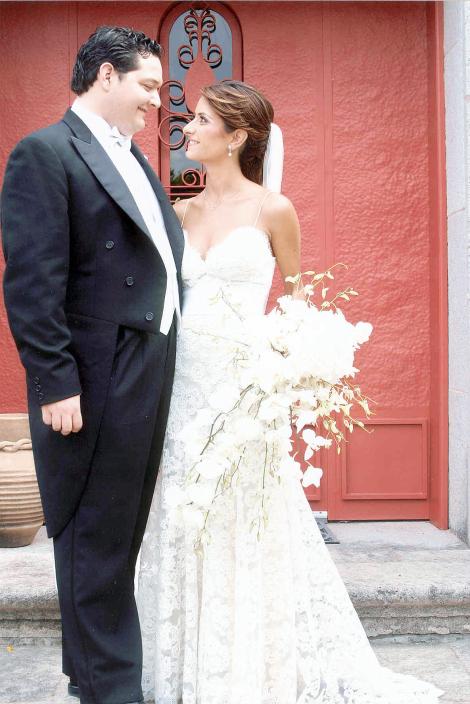 Sr. Alejandro López Fernández y Srita. Rosa Eugenia Martínez Treviño recibieron la bendición nupcial en la Catedral del Sagrado Corazón de Jesús de Ciudad Victoria, Tamaulipas, el pasado 19 de agosto de 2006.