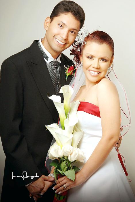 C.P. Juan Carlos Soria Rodríguez y C.P. Anabel Ortega Juárez contrajeron matrimonio en la parroquia de San Felipe de Jesús, el pasado dos de septiembre de 2006.


Estudio: Laura Grageda