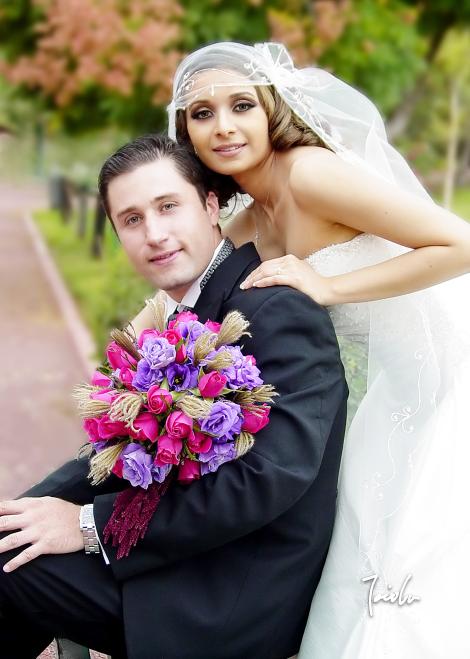 Dr. Roberto Sánchez Moreno y Dra. Érika Orpinel Almanza contrajeron matrimonio el pasado 30 de septiembre de 2006 en la parroquia Los Ángeles.