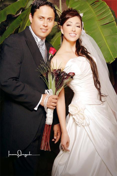 Ing. Tomás Orozco Guerrero y Lic. Elizabeth Carolina Burgos de Anda contrajeron matrimonio en la parroquia Los Ángeles, el pasado 14 de ostubre de 2006.


Estudio: Laura Grageda