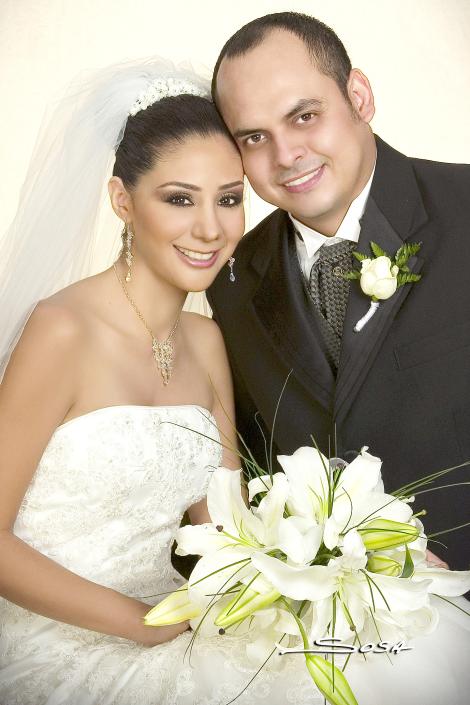 Lic. Gilberto Herrera Rodríguez y Lic. Diana María de Asís Hernández Rosales contrajeron matrimonio en la parroquia del Inmaculado Corazón de María, el sábado siete de octubre de 2006.


Estudio: Sosa