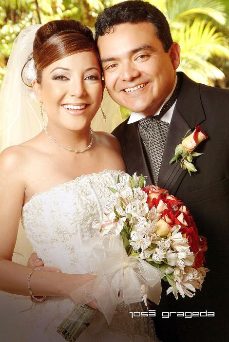 Sr. Luis Armando Mendoza Moreno y Srita. Verónica Yadira Quezada Trujillo contrajeron matrimonio en la parroquia de Nuestra Señora de Lourdes, el sábado 26 de agosto de 2006.


Estudio: José Grageda