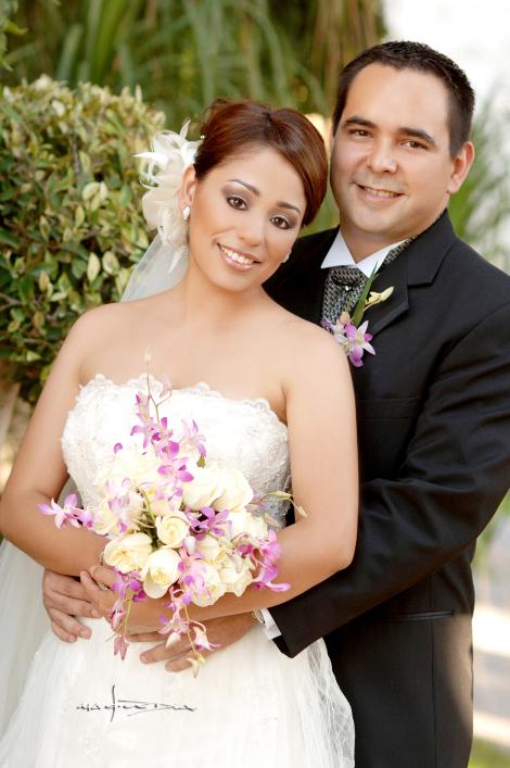 Sr. Rodrigo Almendares Esparza y Srita. Martha Lilia Serna Hernández contrajeron matromonio en la parroquia de la Virgen de la Encarnación, el pasado 23 de septiembre de 2006.


Estudio: Maqueda