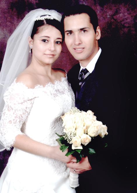 Jorge Armando Sepúlveda González y Tessy Rodarte Peña contrajeron matrimonio en la iglesia San Mathews de San Antonio,Texas, el
cinco de noviembre de 2005, por lo que  festejaron su
primer aniversario de feliz matrimonio.
Ellos son hijos de los señores Jorge Ignacio Rodarte Riveroll y Alejandra Peña de Rodarte; Rodolfo Sepúlveda Chapa y Lydia González de Sepúlveda.