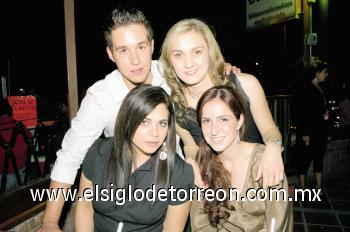 Javier y Maritere Zarragoicoechea, Loretta Zablah y Begoña Zarragoicoechea.