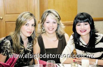 Alejandra Sánchez de Necochea, Brenda Noriega de Necochea y Mónica Díaz de León de Ramírez.