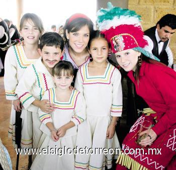 Andrea, Beto, Anavilly, Marianita, Pamela y Lupita.