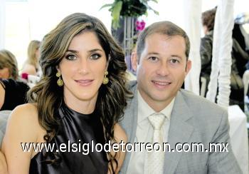 Gaby Zarragoicoechea de Tricio y Rafael Tricio.