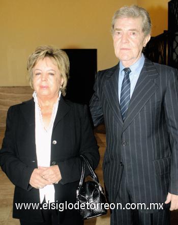 Guillermina Verdejo de Sama y Antonio Sama.