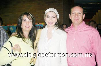 Tita Álvarez, Sonia y Alberto Arriaga.