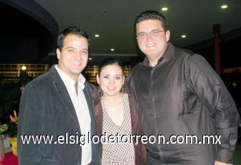 Carlos George Villalobos, Pamela Wolf y Rolando Noyola.