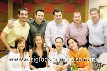 Humberto Mexsen y Rocío de Mexsen, Jorge Sánchez y Bárbara Rubio, Samuel Zugasti y Ana de Zugasti, Miguel Ángel Ávalos y Lili M. de Ávalos y Jorge López Willy.