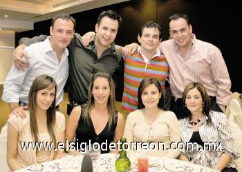 Marco Zamarripa y Claudia Flores, Jorge Sánchez y Bárbara Rubio, Alberto de la Rosa y Ana de De la Rosa, Ricardo San Miguel y Marcela Garza.