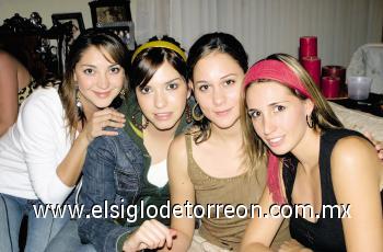 Paty Lugo, Kattia Villarreal, Maite Viesca y Johanna Miñarro.