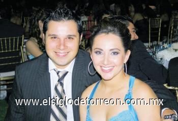 Adán Herrera Pereda y Cynthia Saucedo de Herrera.