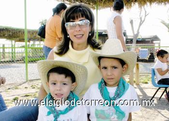 Rocío, Adrián y Gilberto González.